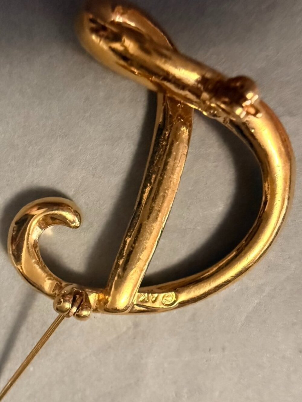 Vintage Anne Klein ©AK Gold Tone Script Swirl Brooch Pin Signed Designer